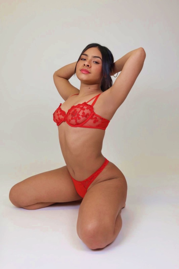 ATREVIDA JOVENCITA EN BARCELONA LLAMAME