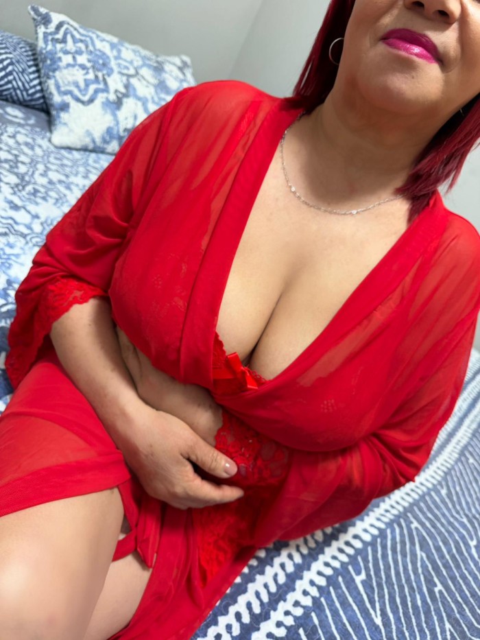 MADURITA PELIRROJA JUGUETONA