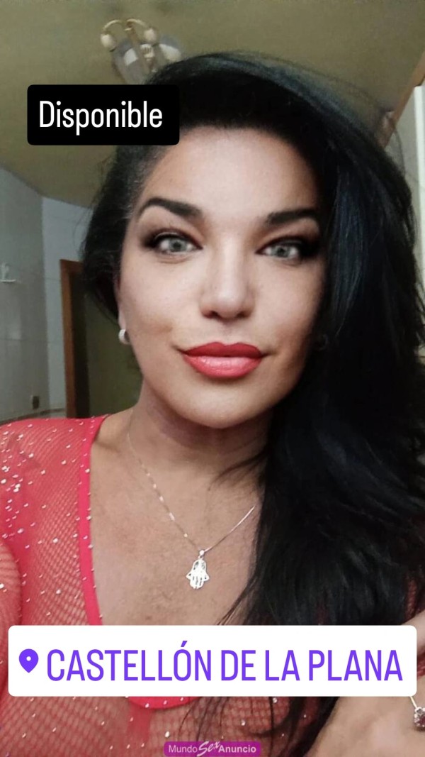 Chica trans versátil y fiestera