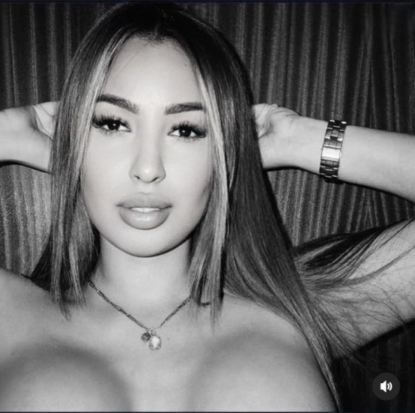 Sara chica angelical caliente y juguetona