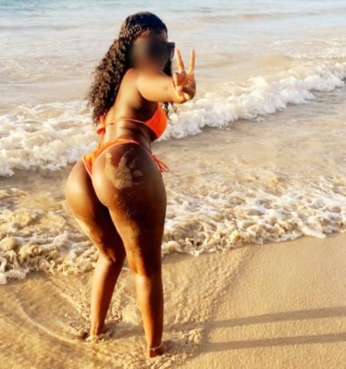 NOVEDAD TRIO CHICA y TRAVESTI MAMADA PROFUNDA