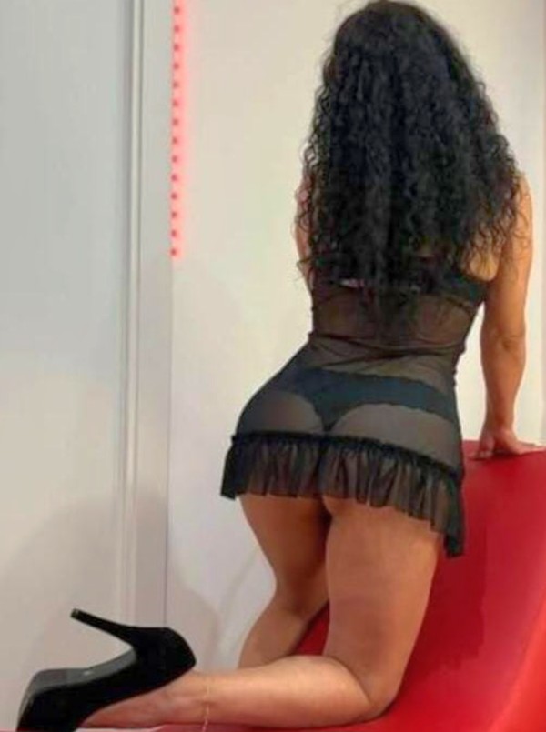 GANAS DE FIESTA?UNA MUJER ARDIENTE