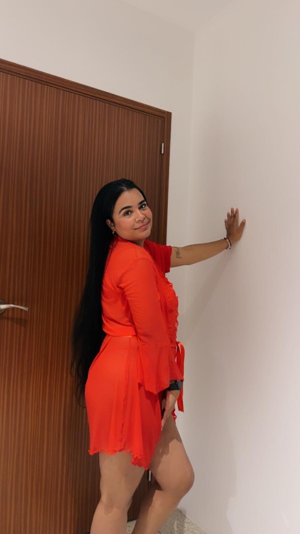 SOFIA    JOVENCITA SENSUAL Y COMPLACIENTE