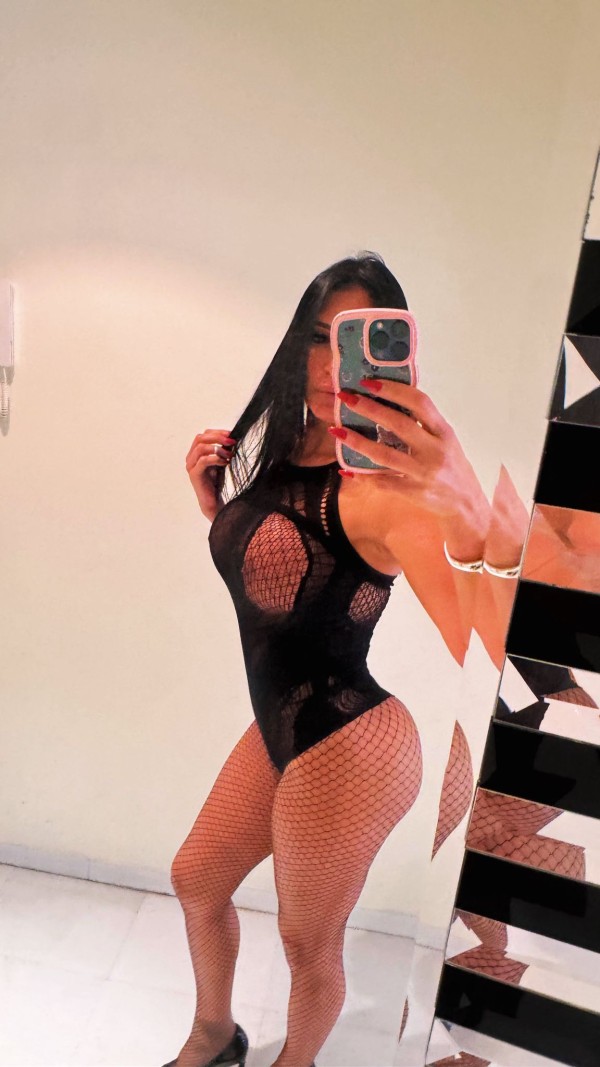 ARGENTINA ENCANTADORA Y CALIENTE EN PUERTO BANUS