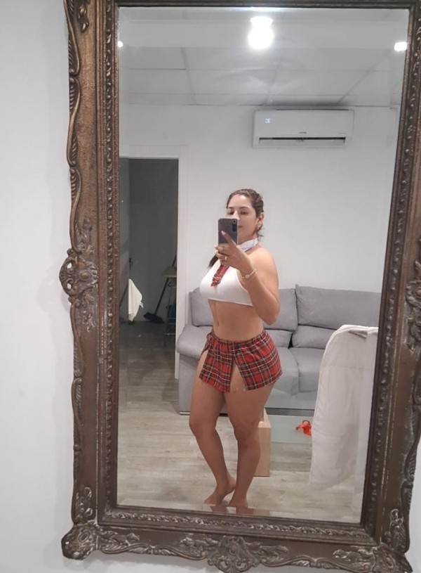 ENCANTADORA SENSUAL ARDIENTE CLUB TIFANIS