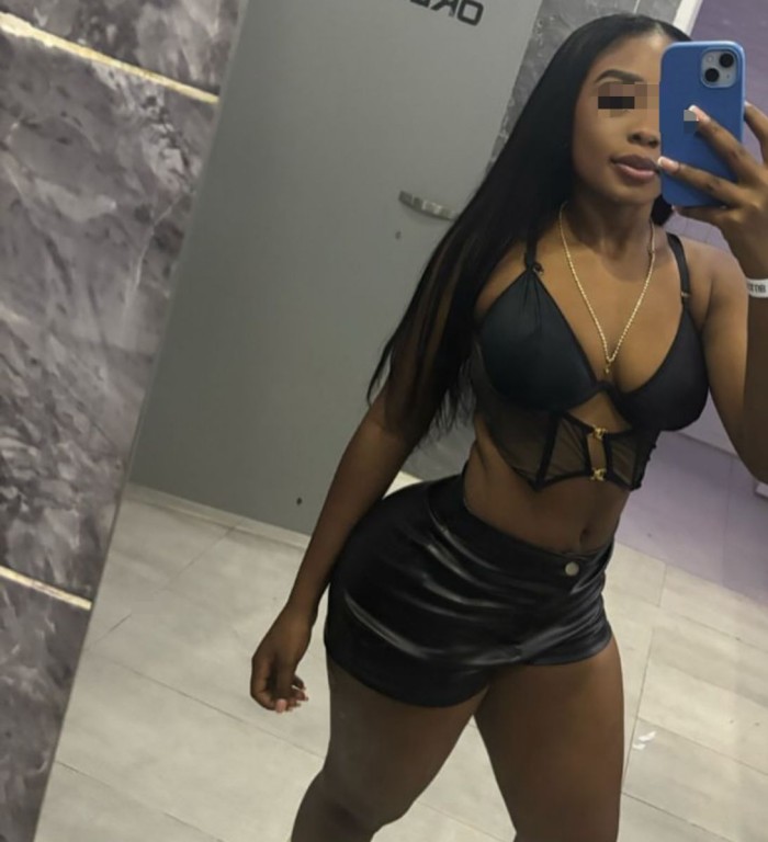 Rossa encantadora latina