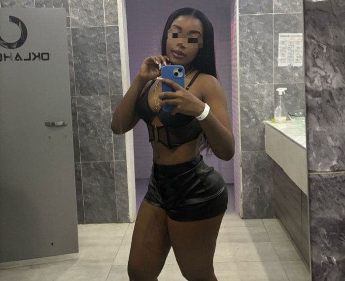 Rossa encantadora latina