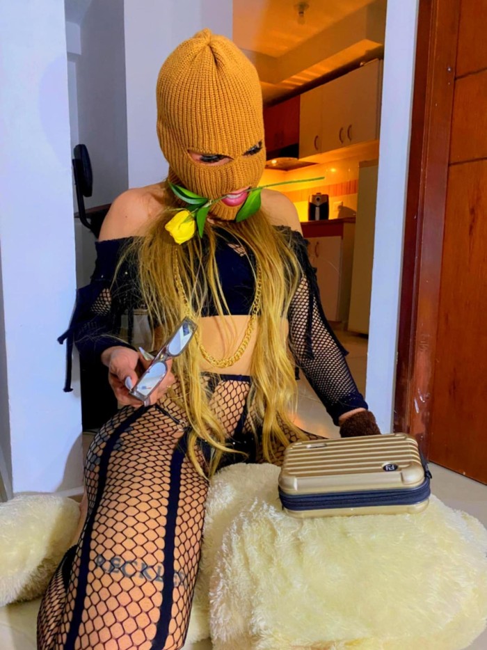 CHICA TRANS FIESTERA Y EDUCADA