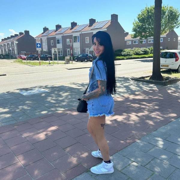 Noveda de paso niña tierna