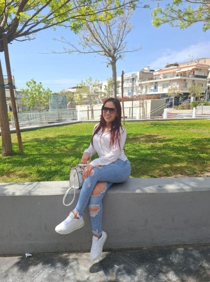 SEXY, SIMPATICA QUE RADIA BELLEZA Y SOFISTICACIÓN