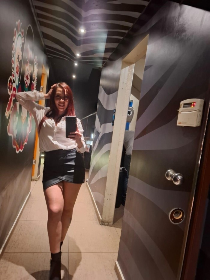 SEXY, SIMPATICA QUE RADIA BELLEZA Y SOFISTICACIÓN
