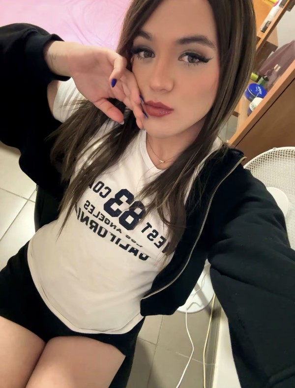 Jovencita para disfrutar hasta que el sol salga