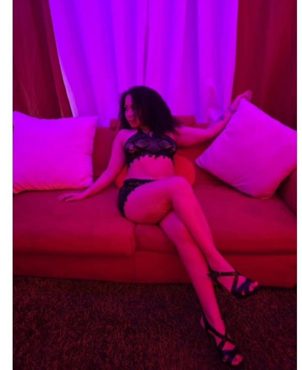 JOVENCITA,DELGADITA CANGAS DO MORRAZO