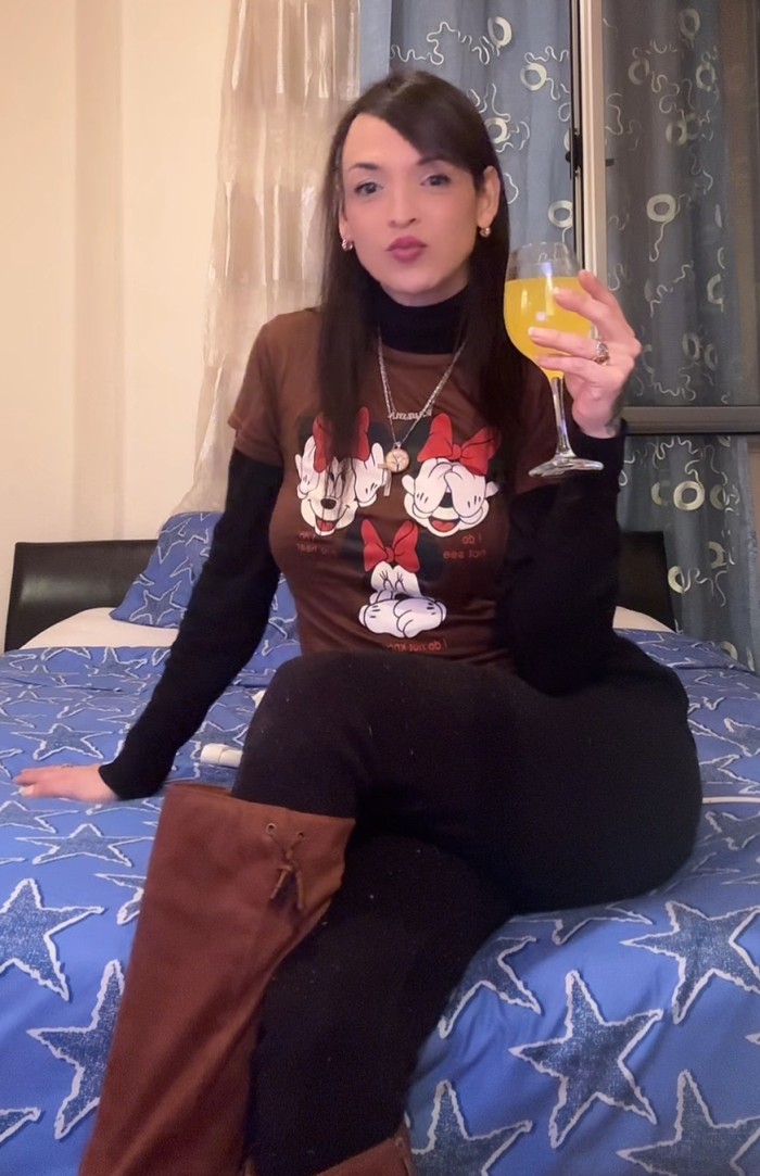TU REINA LOBA DISPUESTA A TODO