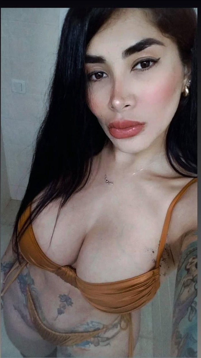 Cristal sexy latina fiestera