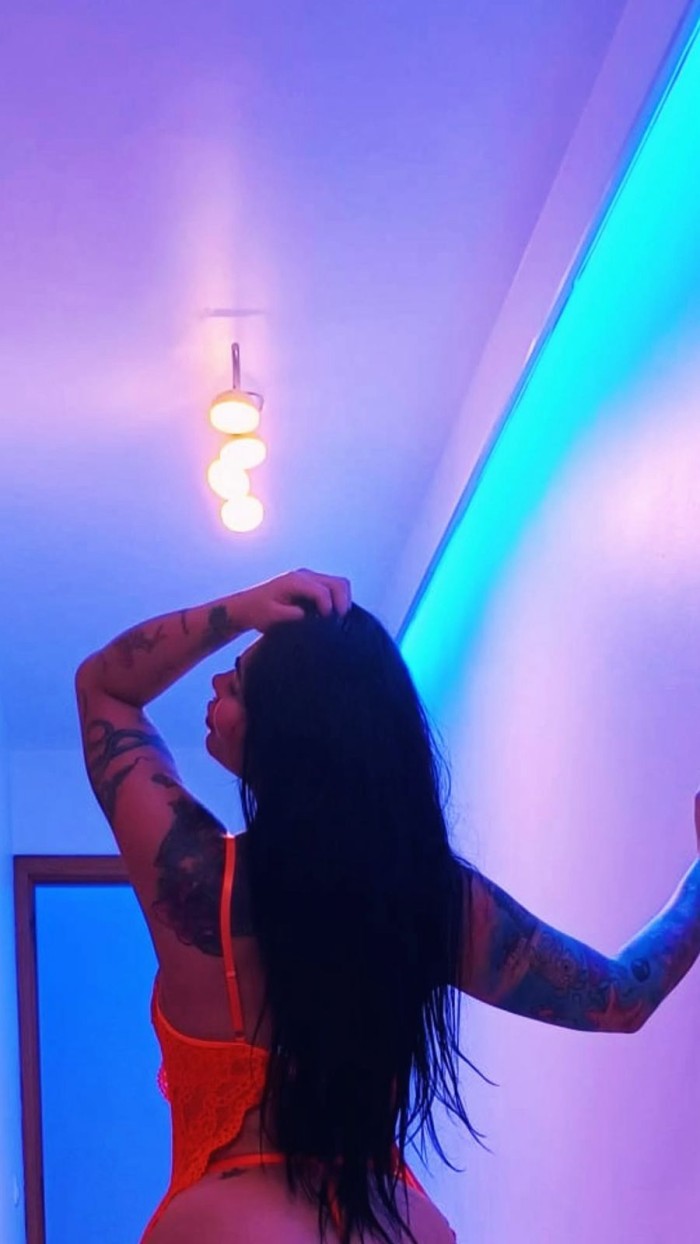 Cristal chica latina sexy