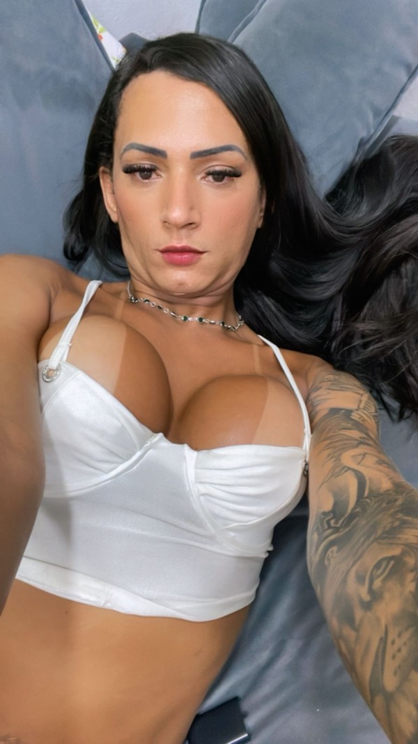 Trans feminina pollon duro