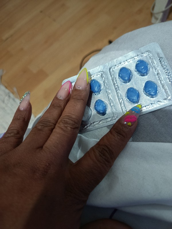 BEBE TE APETECE METERTE UNAS BUENAS RAYITAS EN MIS