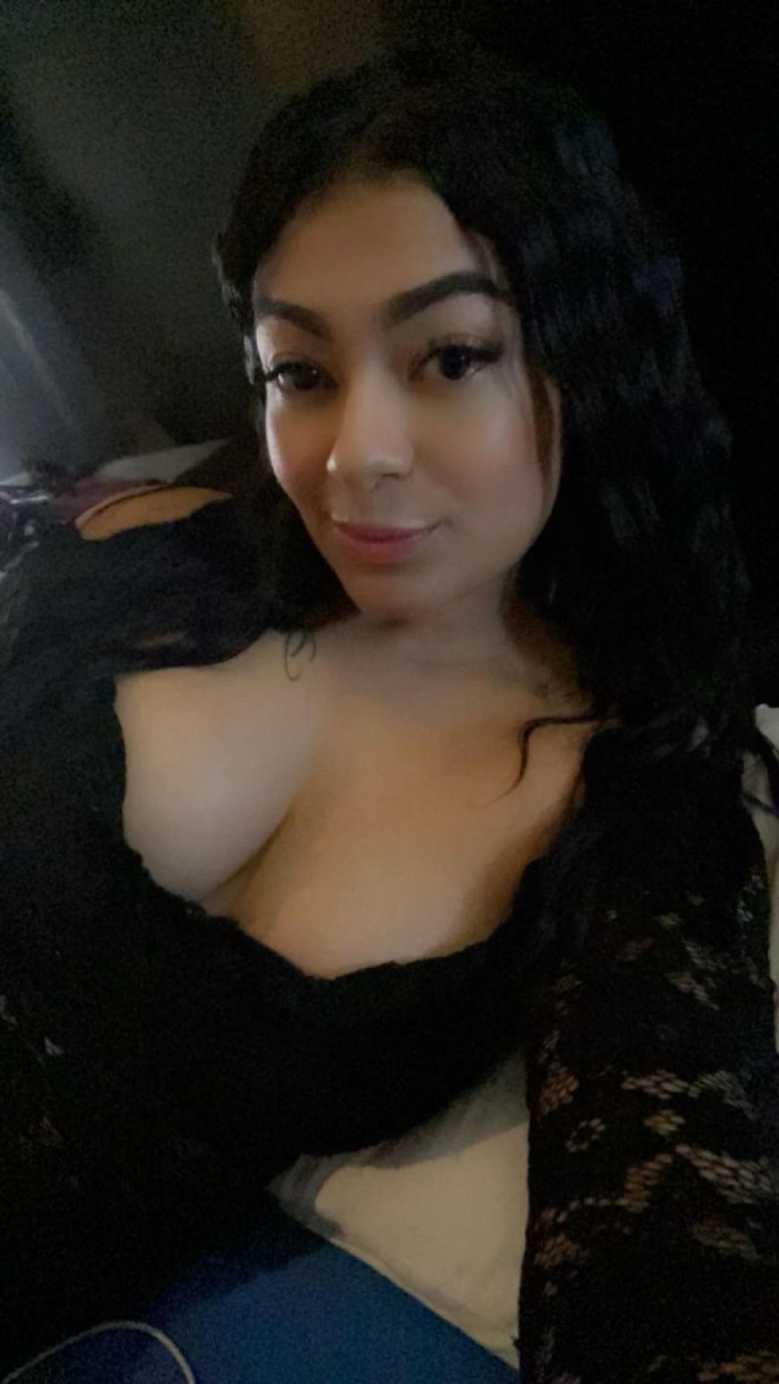 SOY DELGADA CARIÑOSA Y EXTROVERTIDA