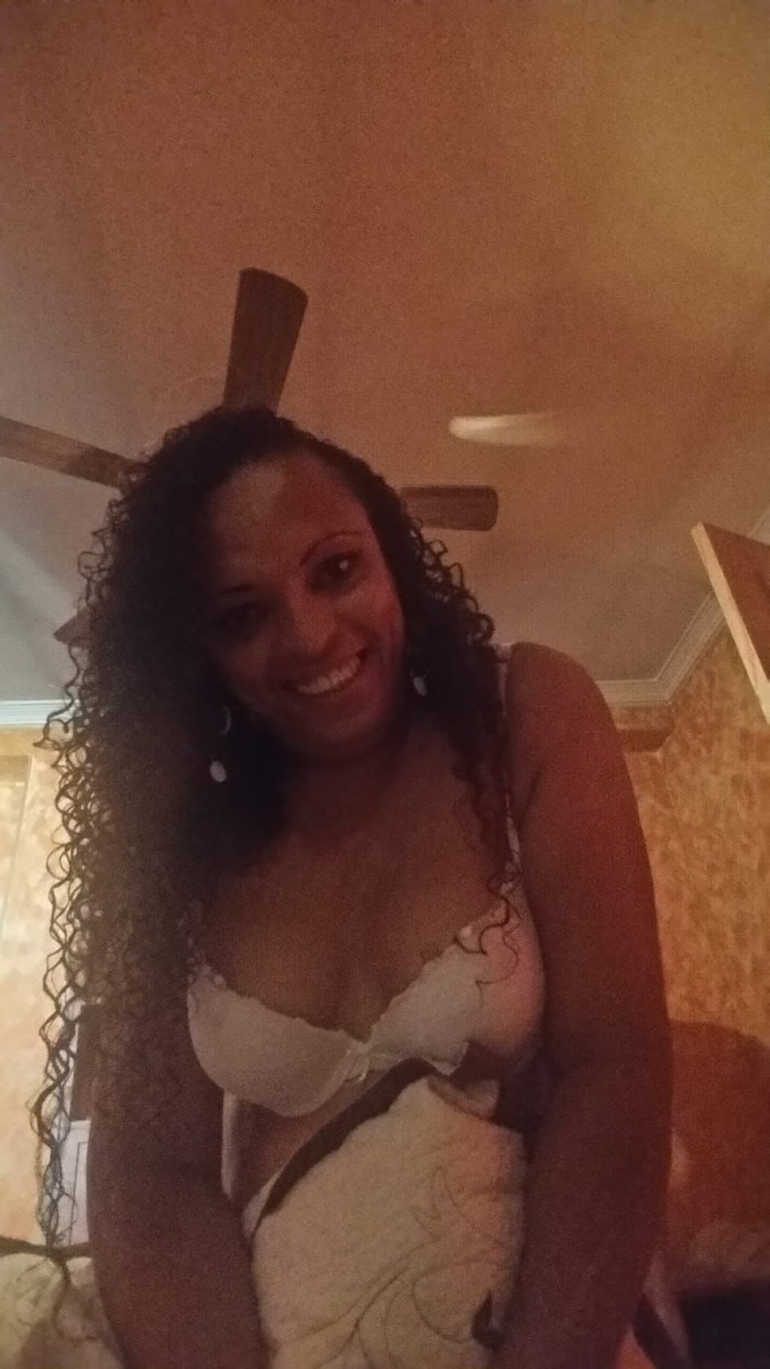 Soy Perla una madurita Trans enrollada y juguetona