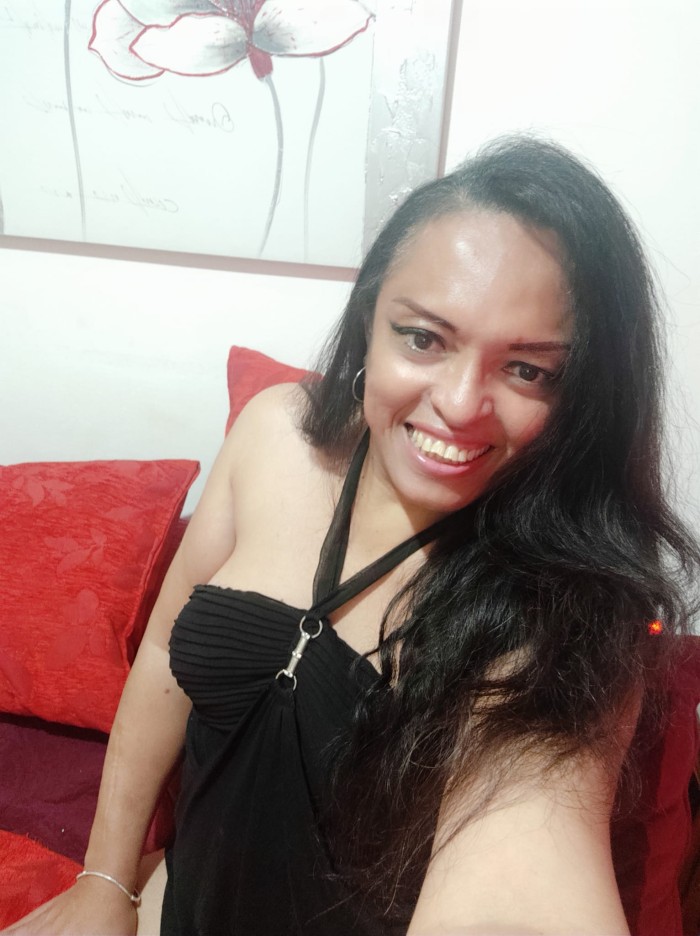 Soy Perla una madurita Trans enrollada y juguetona