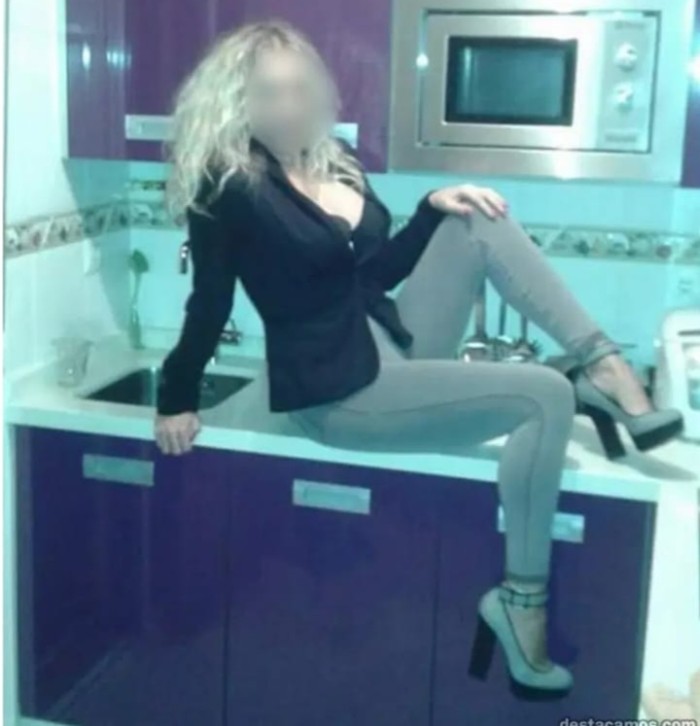 CARMENCITA TU MASAJISTA ESPAÑOLA ROLLO ORIENTAL