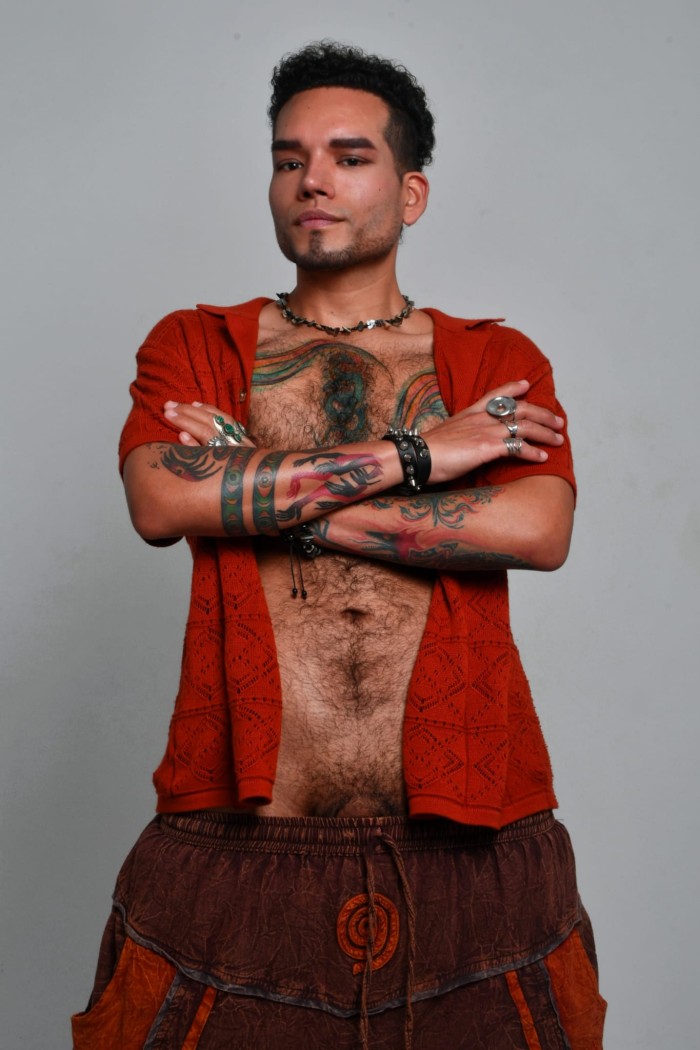JOVENCITO PERUANO TATUADO MUY DOMINANTE SUPERNOVEDAD