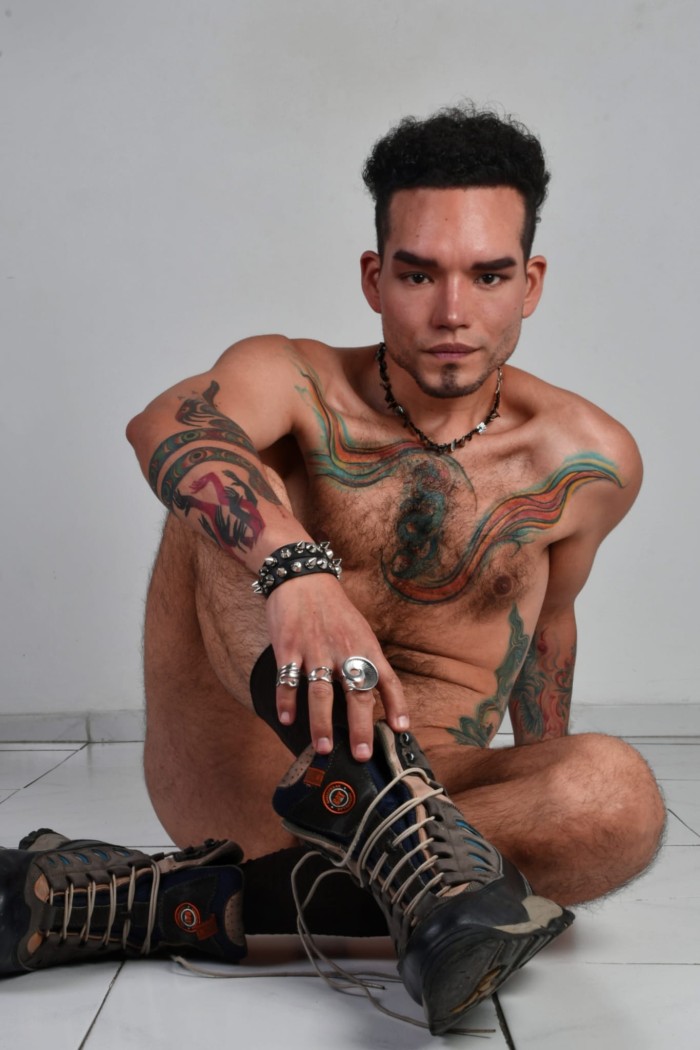 JOVENCITO PERUANO TATUADO MUY DOMINANTE SUPERNOVEDAD