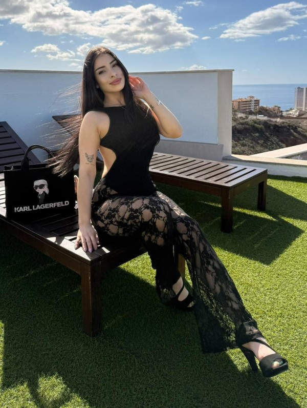 DULCE SOY  UN BOMBON LLENO DE CURVAS UNA DIOSA