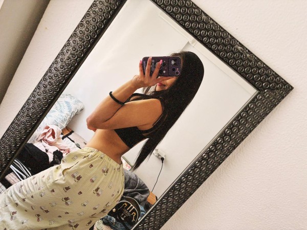 DULCE SOY  UN BOMBON LLENO DE CURVAS UNA DIOSA