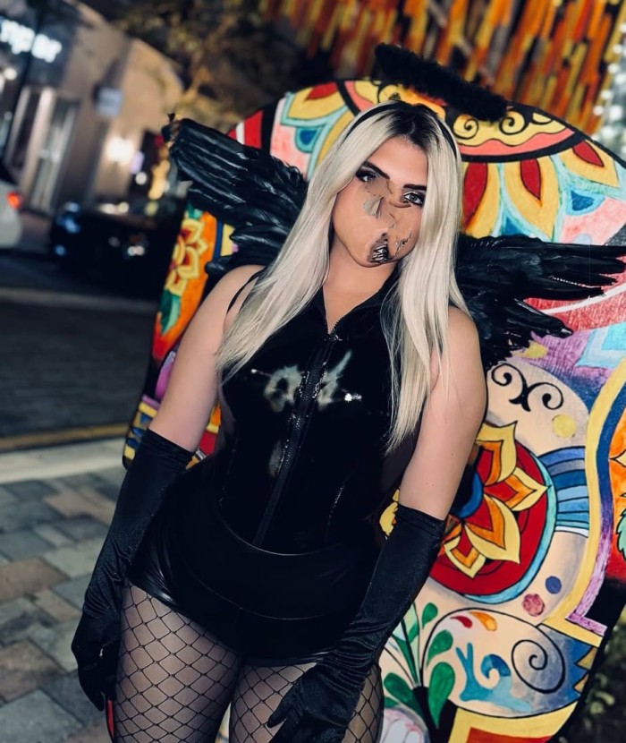 VEN Y QUITAME MIS TANGUITAS CON LA BOCA