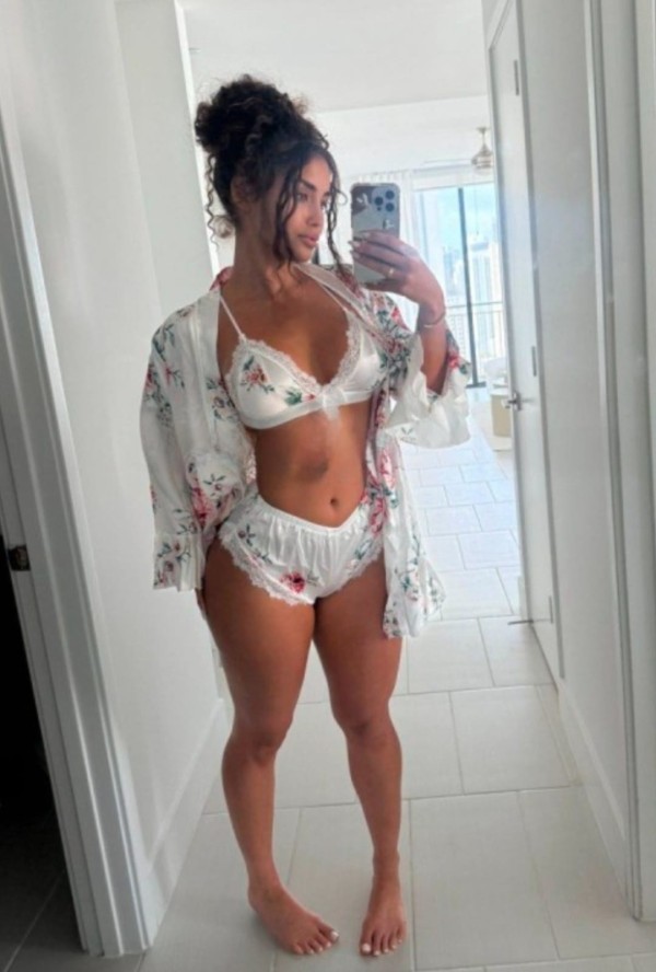ANAL RICO SEXY COMPLACIENTE FIESTERA A TOPE SEXY CUERPO NATURAL CACHONDA