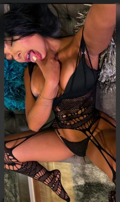 ANAL RICO SEXY COMPLACIENTE FIESTERA A TOPE SEXY CUERPO NATURAL CACHONDA