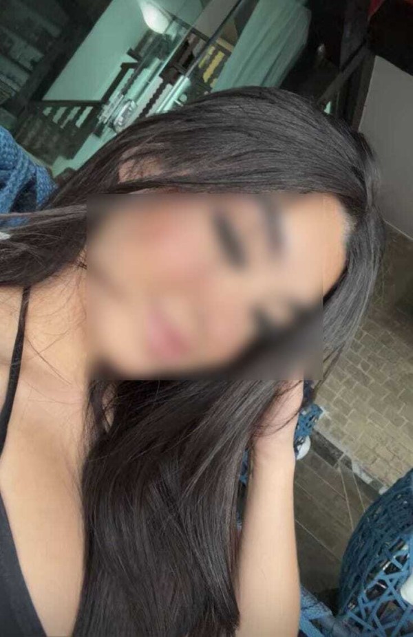 KARELIS UNA EXPLOSIÓN DE DESEO Y ELEGANCIA LATINA