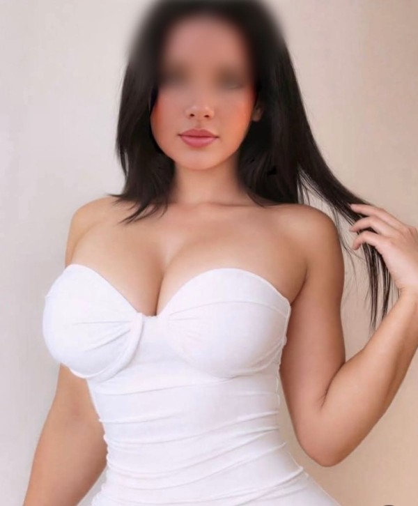 Latina joven con mucho placer y cariño para darte