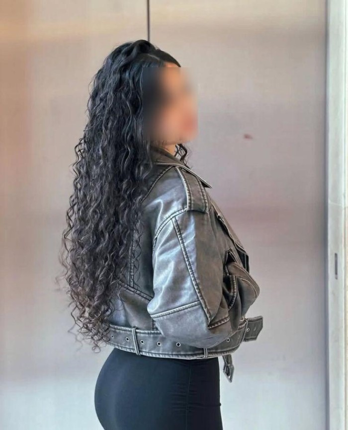 SARAI PURA SENSUALIDAD COLOMBIANA Y ELEGANCIA