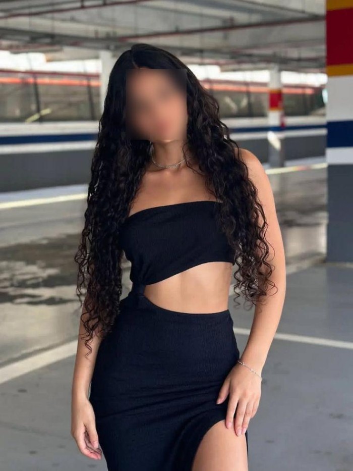 SARAI PURA SENSUALIDAD COLOMBIANA Y ELEGANCIA