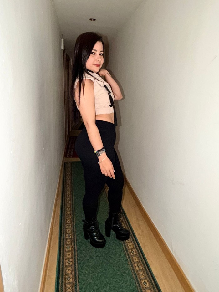 Gabriela muñeca jugosa