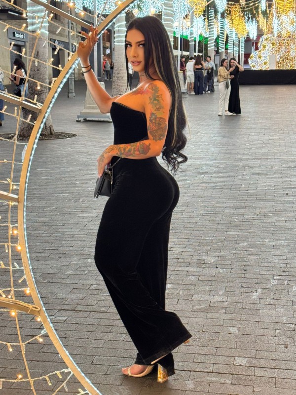 Latina Fogoza Cariñosa Versátil Exquisita Fiestera.
