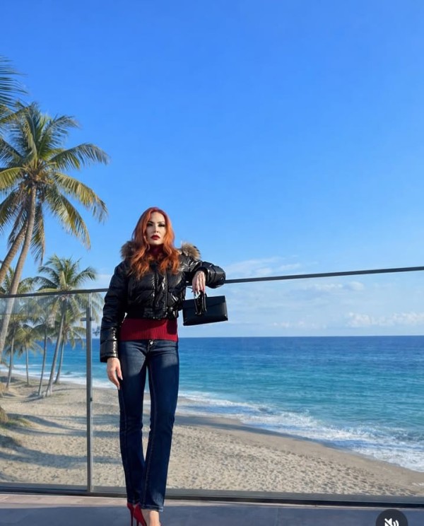 SOY UNA MUJER RECIEN DIVORCIADA CON GANAS DE DISFRUTAR AL MAXIMO