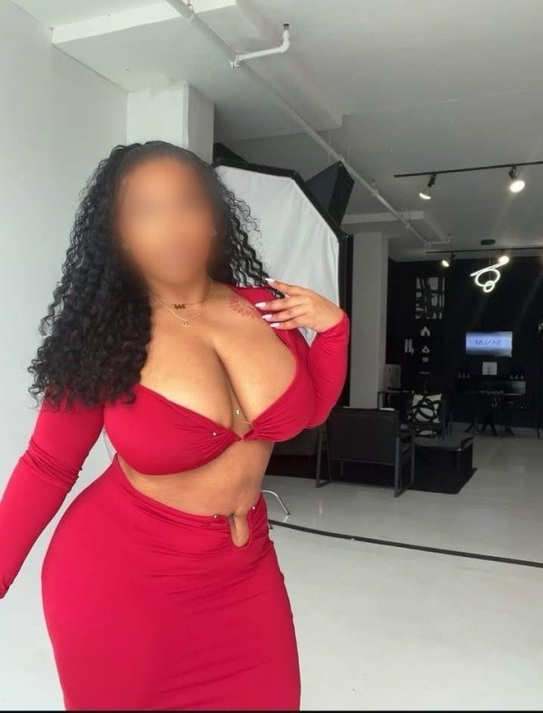 PALOMA 35 años, DESEO ARDIENTE EN CADA MOVIMIENTO….