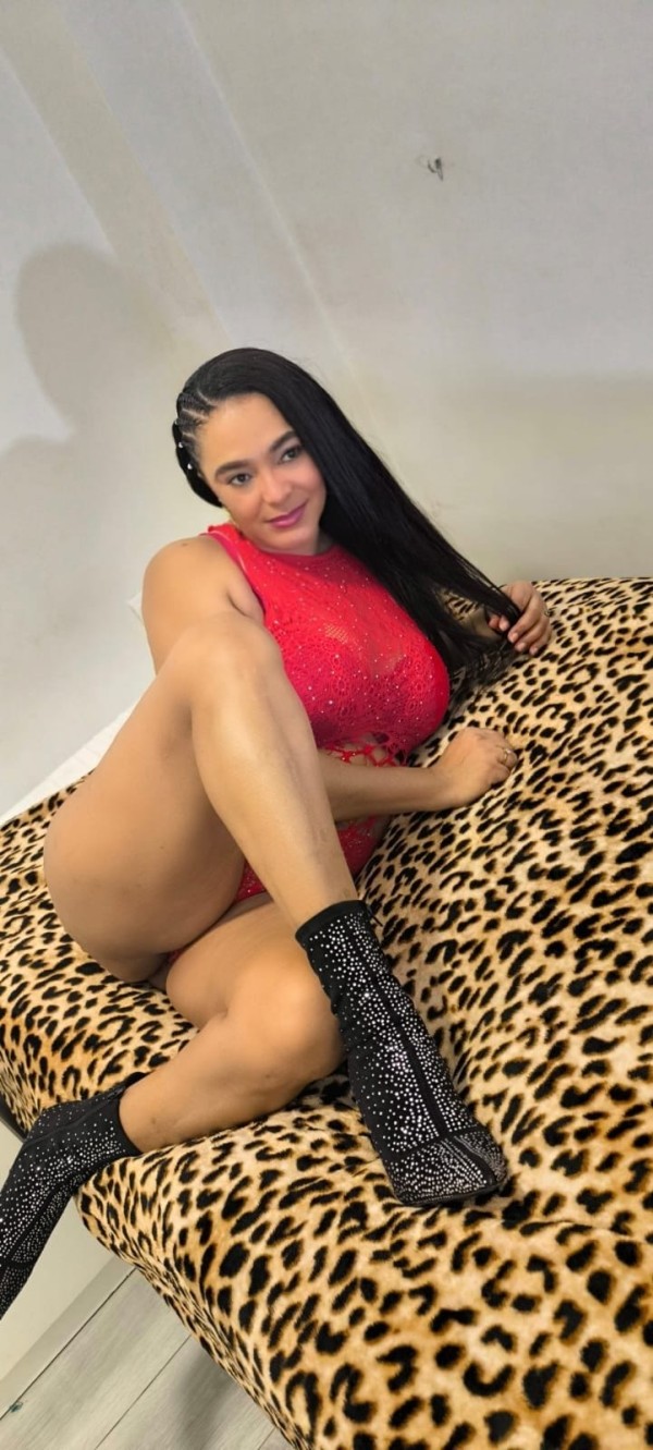 ZOE ¡LLAMAME AMOR, TU DIOSA FIESTERA Y SENSUAL!