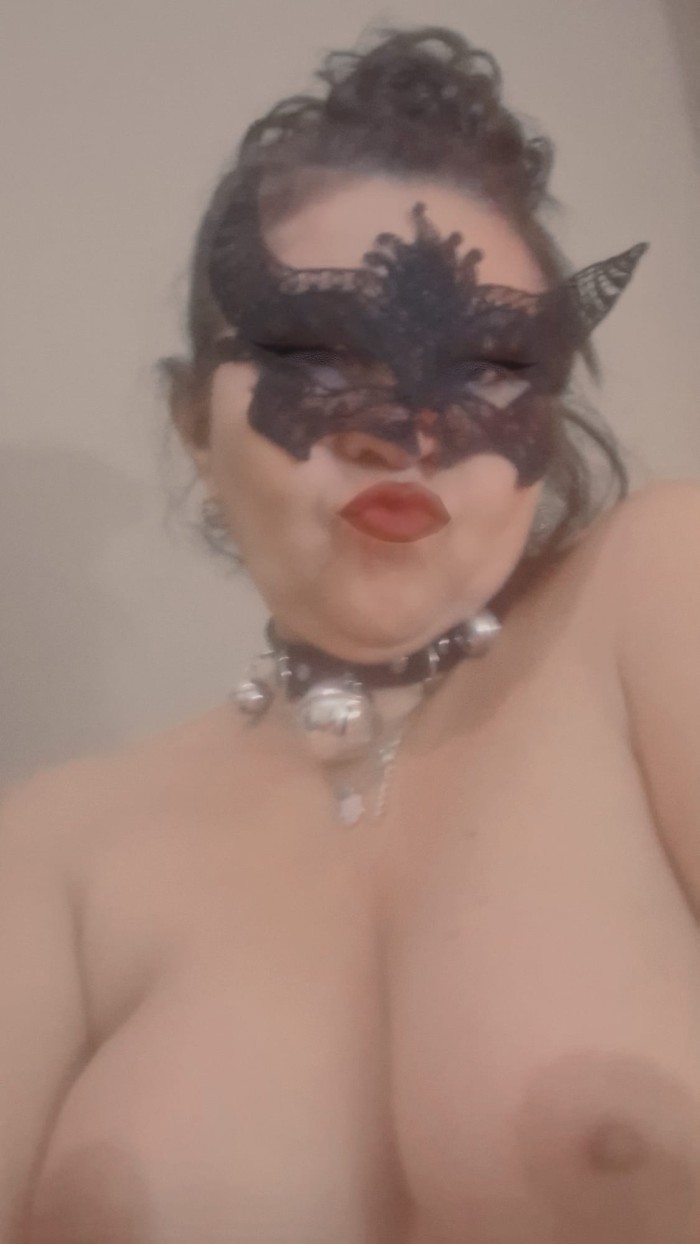 SOY COMPLETA Y FIESTERA MADURITA CACHONDA