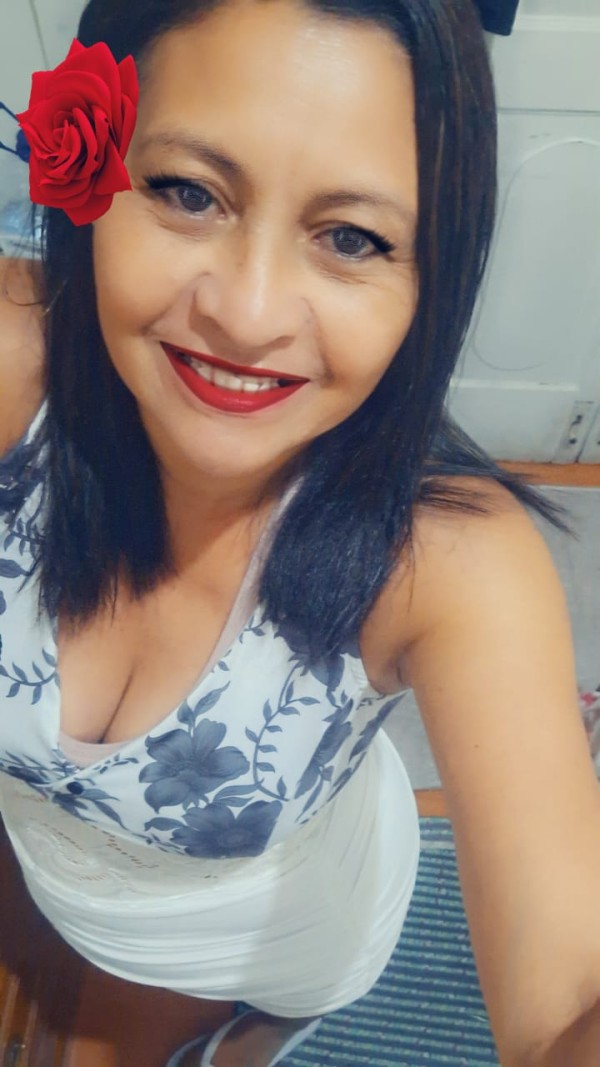 SOY COMPLETA Y FIESTERA MADURITA CACHONDA