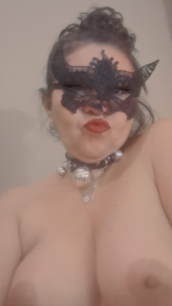 SOY COMPLETA Y FIESTERA MADURITA CACHONDA