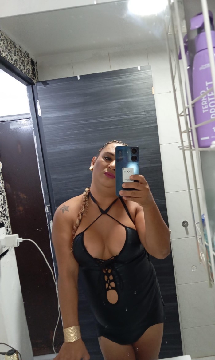 Últimos días en el país. Latina caliente