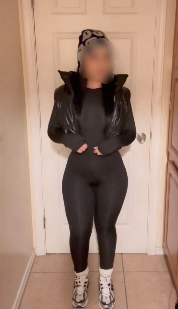 Carolina ardiente cariñosa