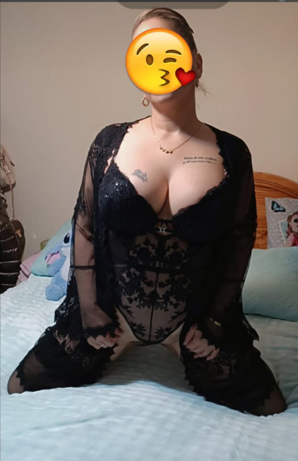 LATINA WUAPA CARIÑOSA COMPLACIENTE Y MAS