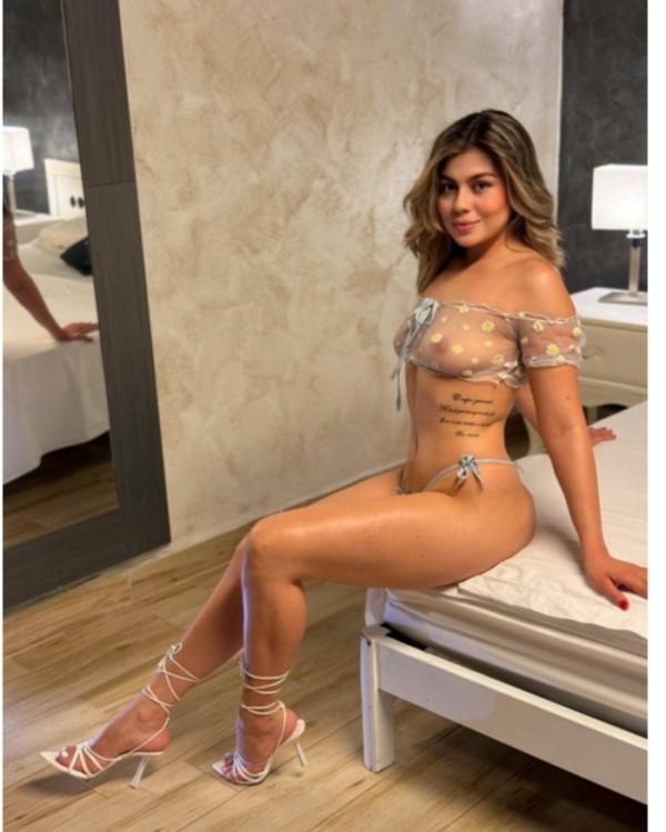 Dulce cariñosa y apasionada!!En el francés soy la mejor!!