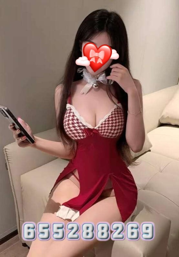 3chicas asiáticas orientales muy guapa y muy cariñosa en ibiza centro